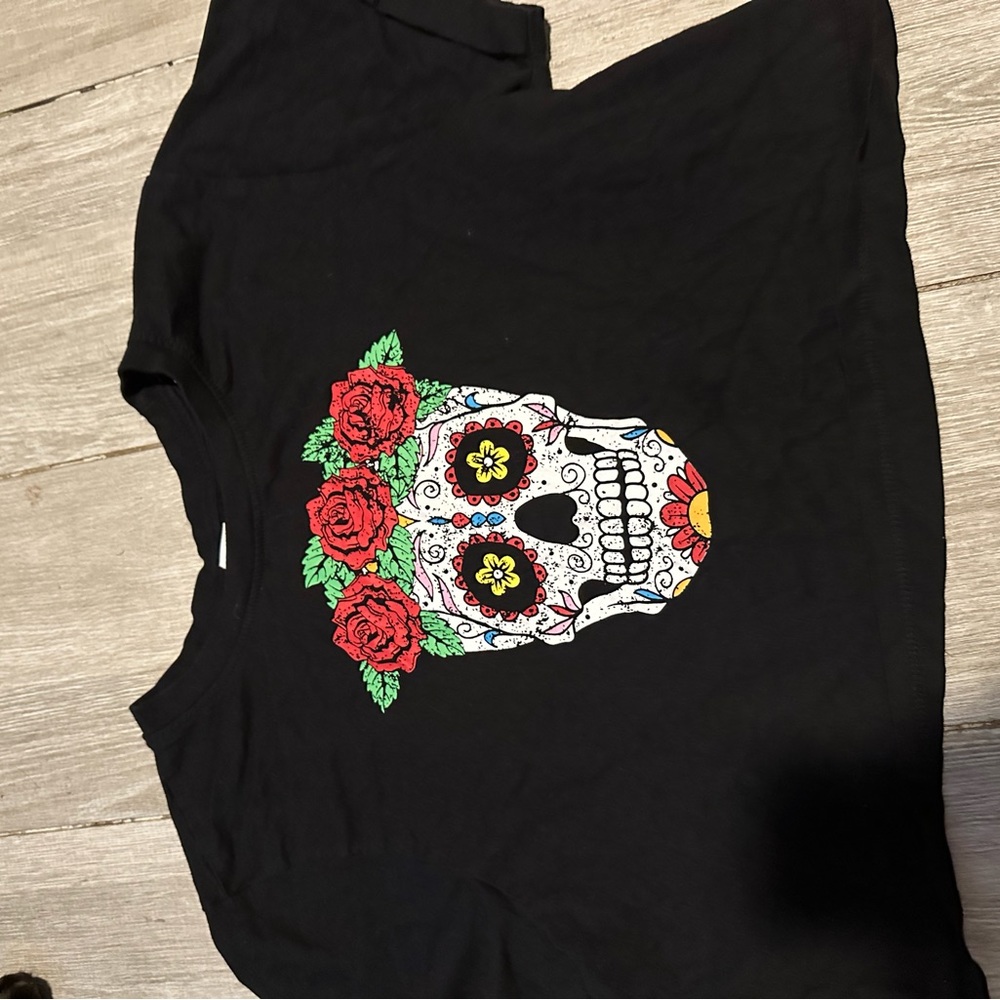 Cropped skeleton shirt